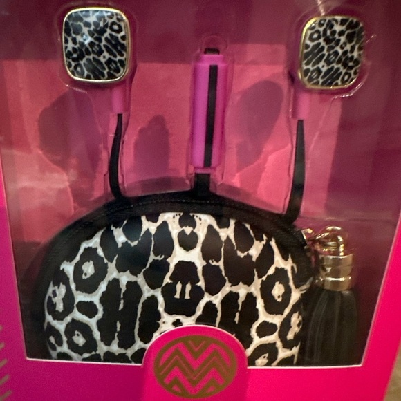 Macbeth Animal Print Earphones with Mic and Zip Pouch New in Box - Picture 6 of 6